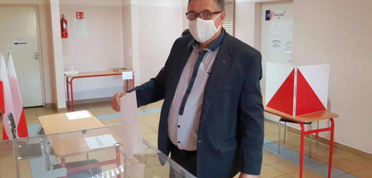 Trwa głosowanie w komisji wyborczej w MCM w Libiążu, fot. Marek Oratowski