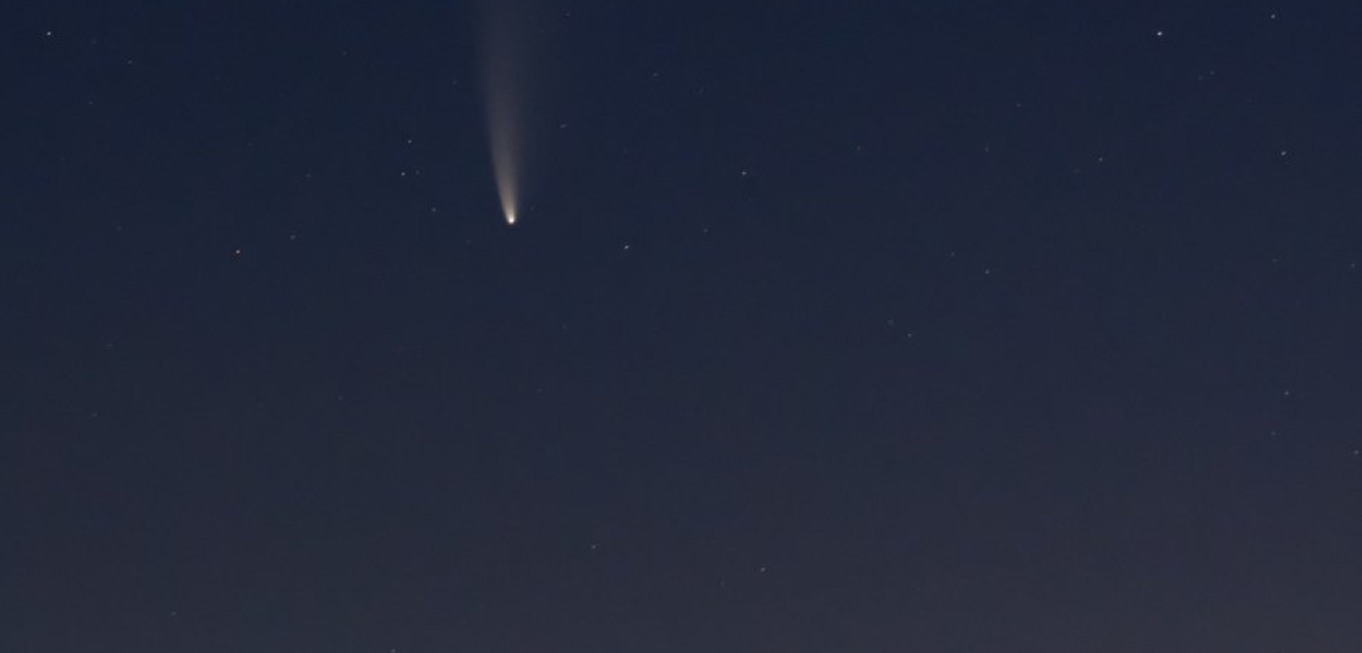 Kometa Neowise nad Tenczynem. Fot. Piotr Kłeczek (PRZEŁOMowe Kadry)