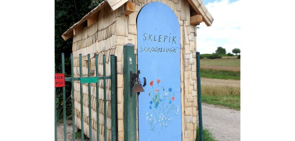W tym sklepiku przy gospodarstwie można kupić wiele ekologicznych produktów