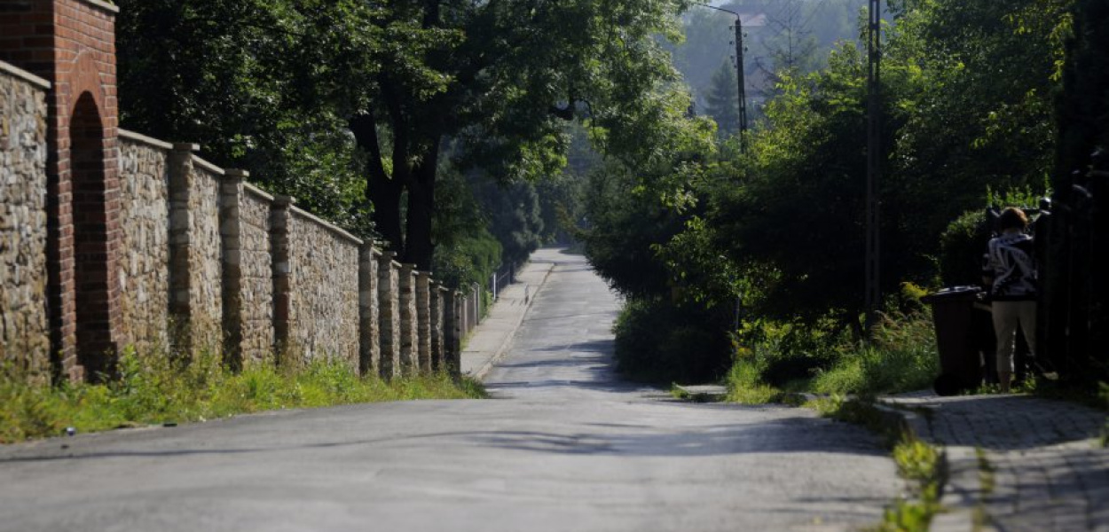 Zniszczona ul. Dworska w chrzanowskim Kościelcu