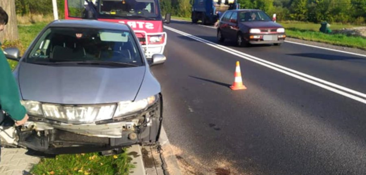 W poniedziałek rano na drodze krajowej zderzyły się samochody. FOT. OSP Nawojowa Góra