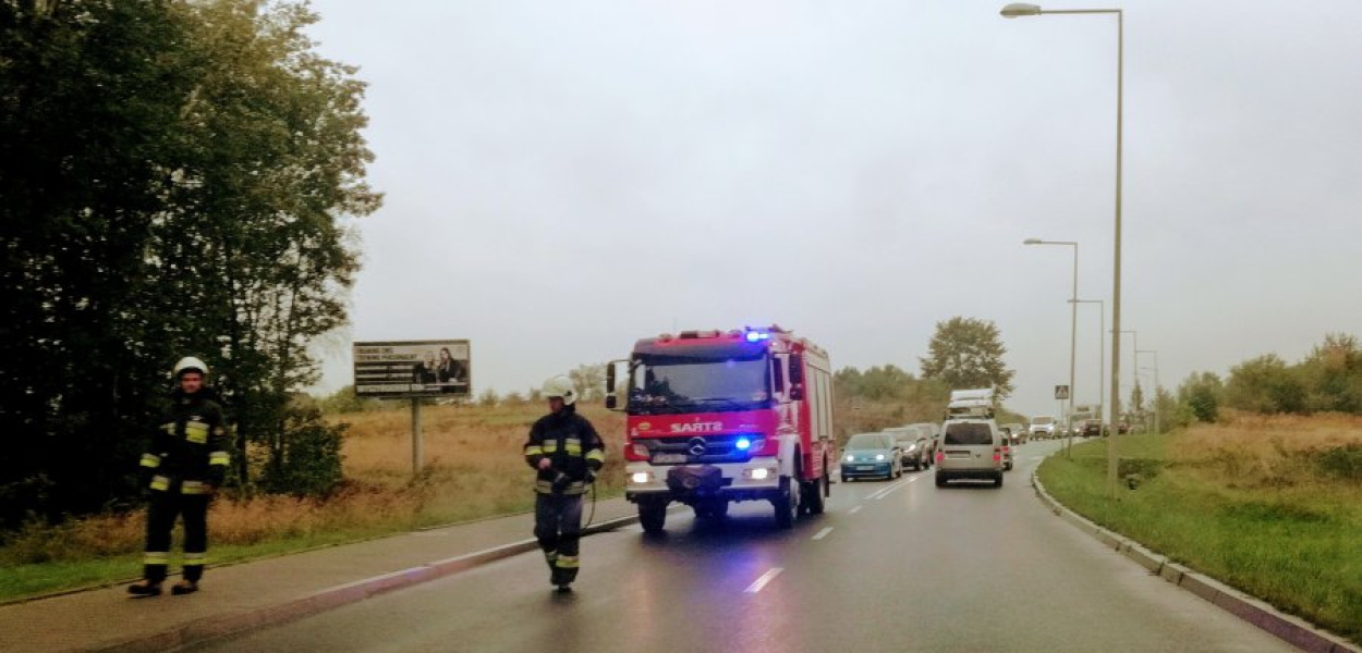 Neutralizacja plam oleju na obwodnicy prowadzącej w kierunku szpitala w Chrzanowie