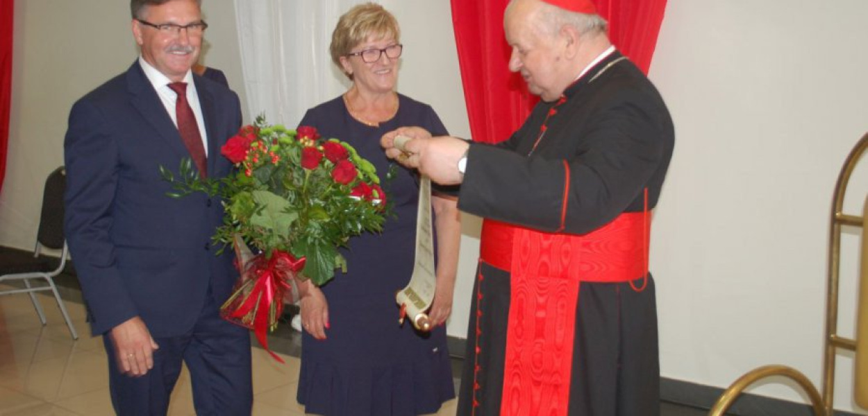 14 czerwca 2019 r. Na uroczystej sesji Rady Miejskiej w Libiążu z okazji 50-lecia nadania praw miejskich kard. Dziwisz odbiera tytuł honorowego obywatela Libiąża