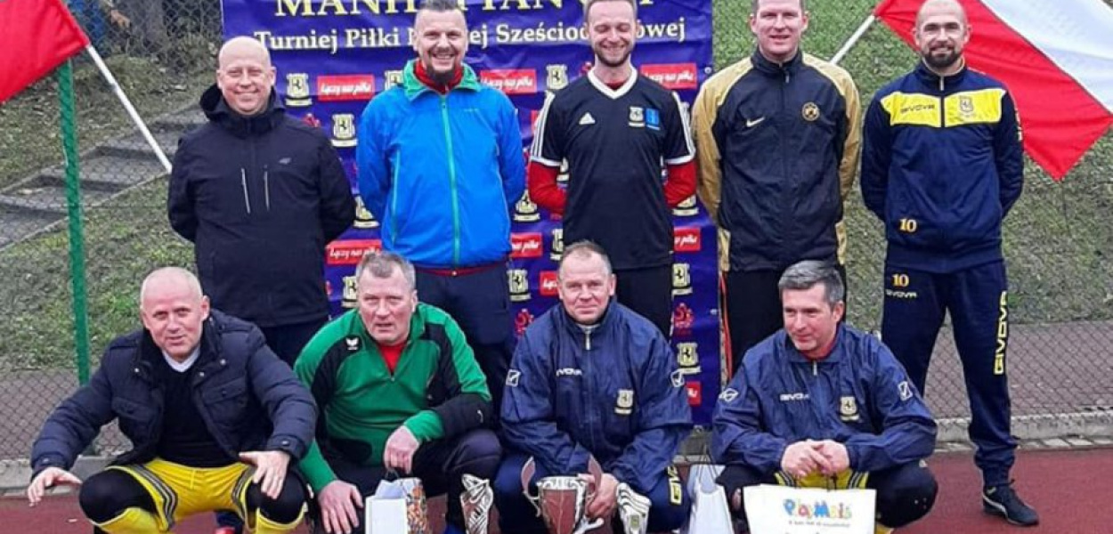 Gospodarze z Manhattan Trzebinia ze zdobytymi trofeami, fot. FB