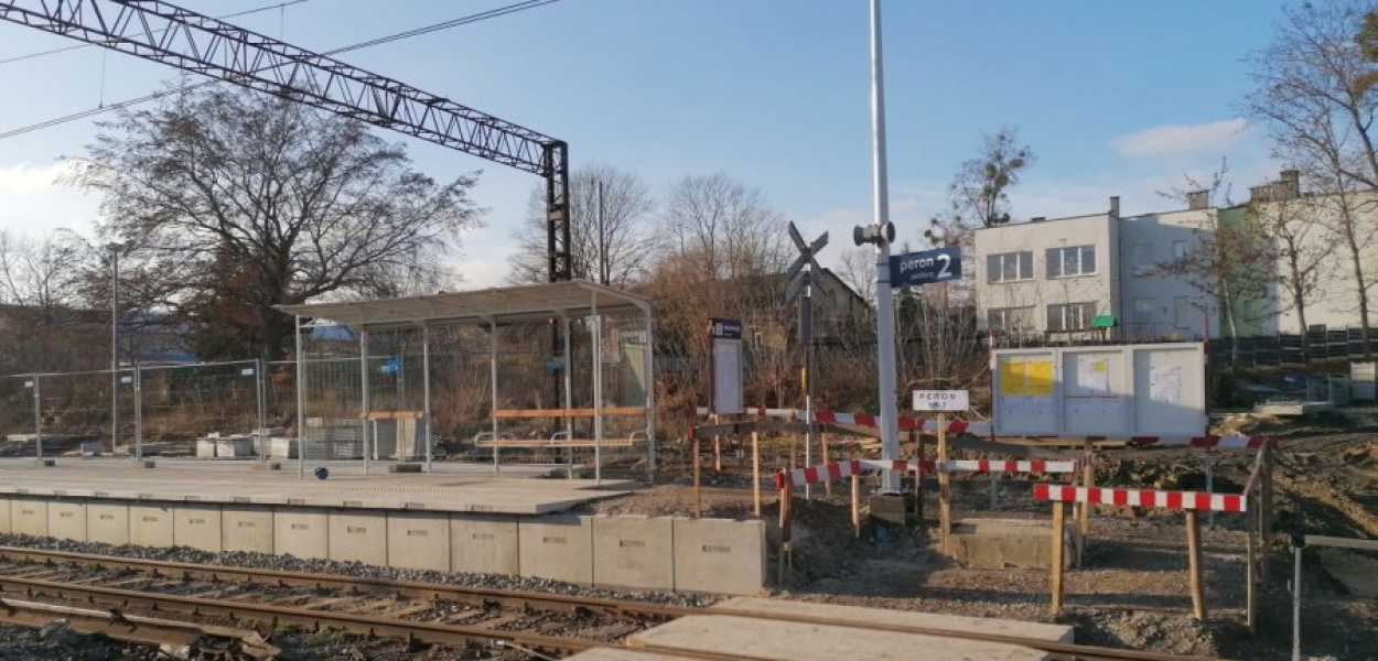 Modernizowany peron na chrzanowskiej stacji