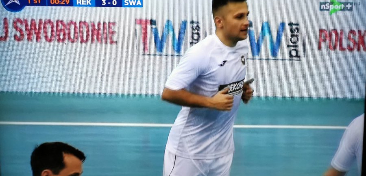 Paweł Budniak strzelił jednego gola dla Rekordu w meczu ze Swansea. Spotkanie było transmitowane na antenie nSport+