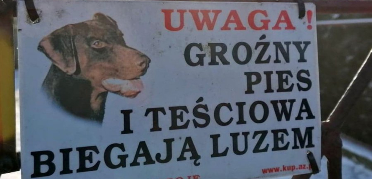 Taka tabliczka przykuwa spojrzenia przechodniów w Libiążu