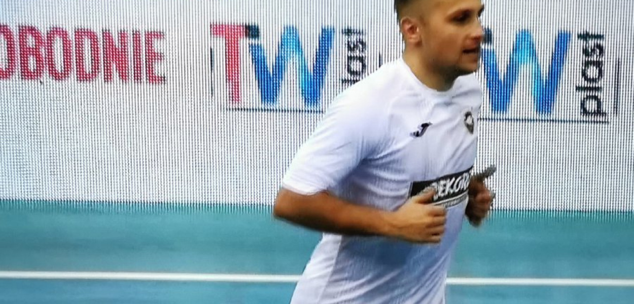 Paweł Budniak zdobył jedną z bramek dla Rekordu w meczu ze Swansea. Spotkanie było transmitowane na antenie nSport+