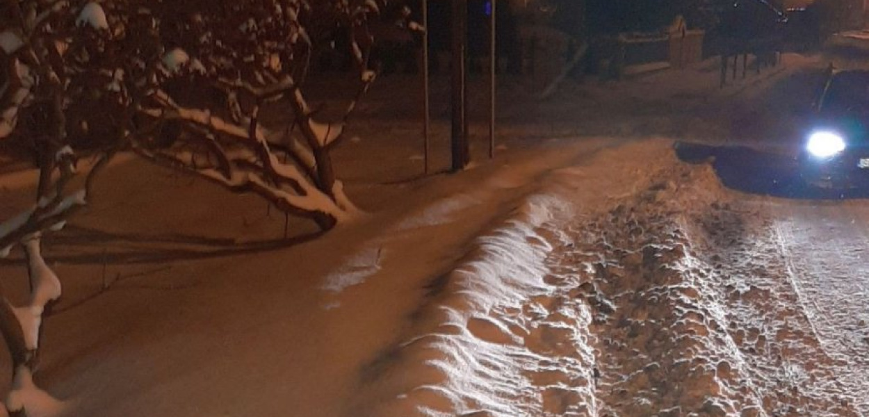 Tak wyglądał chodnik przy drodze prowadzącej do Stelli w niedzielny wieczór, fot. nadesłane przez Czytelnika