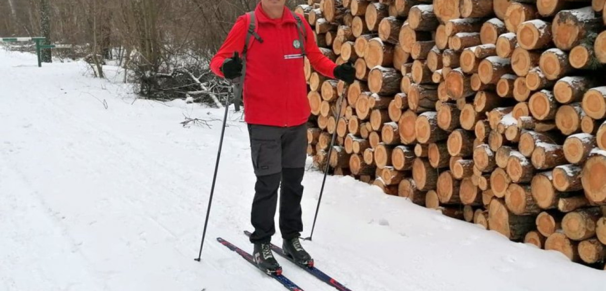 Remigiusz Lichota często biega po lesie m.in. w stronę Grobli