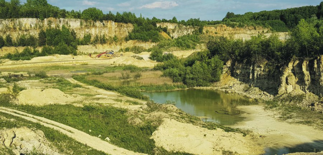 Panorama kamieniołomu w Płazie
