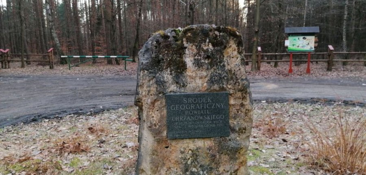 Tak dziś wygląda kamień na środku powiatu