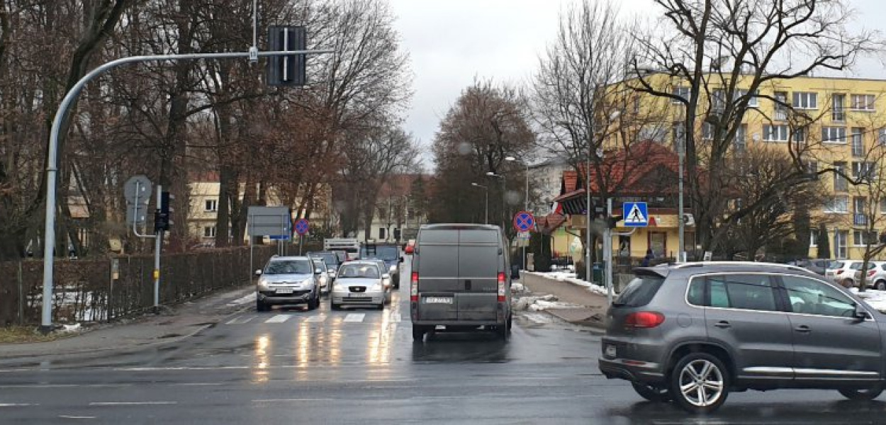 Ul. Daszyńskiego w stronę centrum Krzeszowic to jedna z dwóch powiatowych dróg w mieście, jakie będą modernizowane z dofinansowaniem Rządowego Funduszu Rozwoju Dróg 