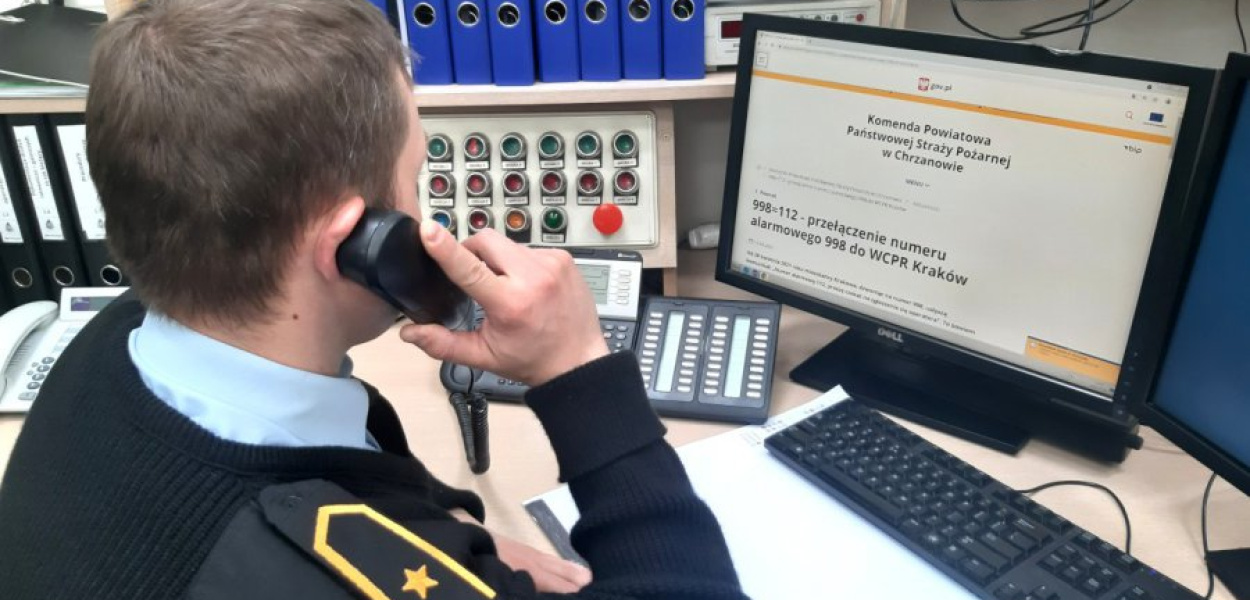 Niezależnie od tego czy zadzwonimy pod 998 czy 112, zawsze skontaktujemy się z Centrum Powiadamiania Ratunkowego. FOT. PSP Chrzanów