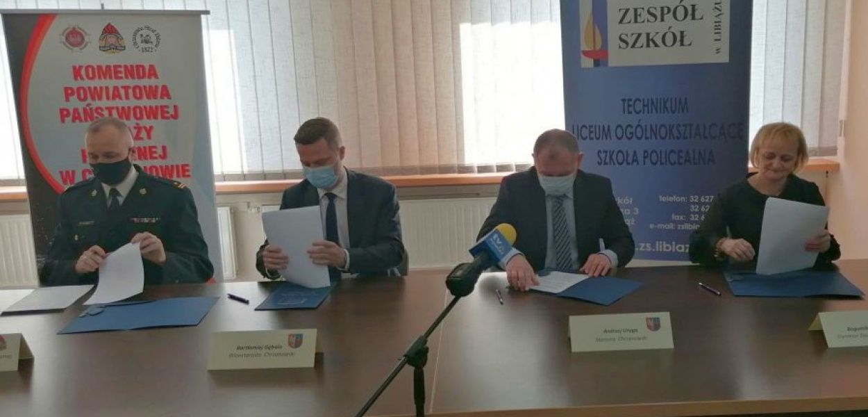 Sygnatariusze porozumienia składają pod nim podpisy