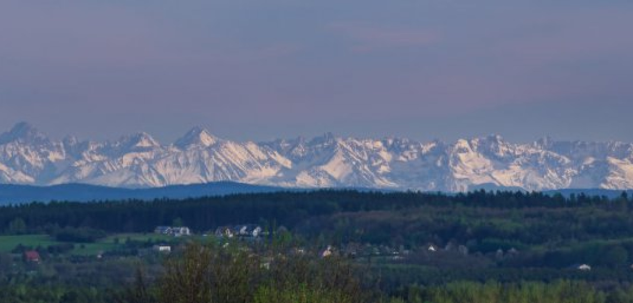 Tatry widziane z Trzebini. Fot. Rafał Welgus