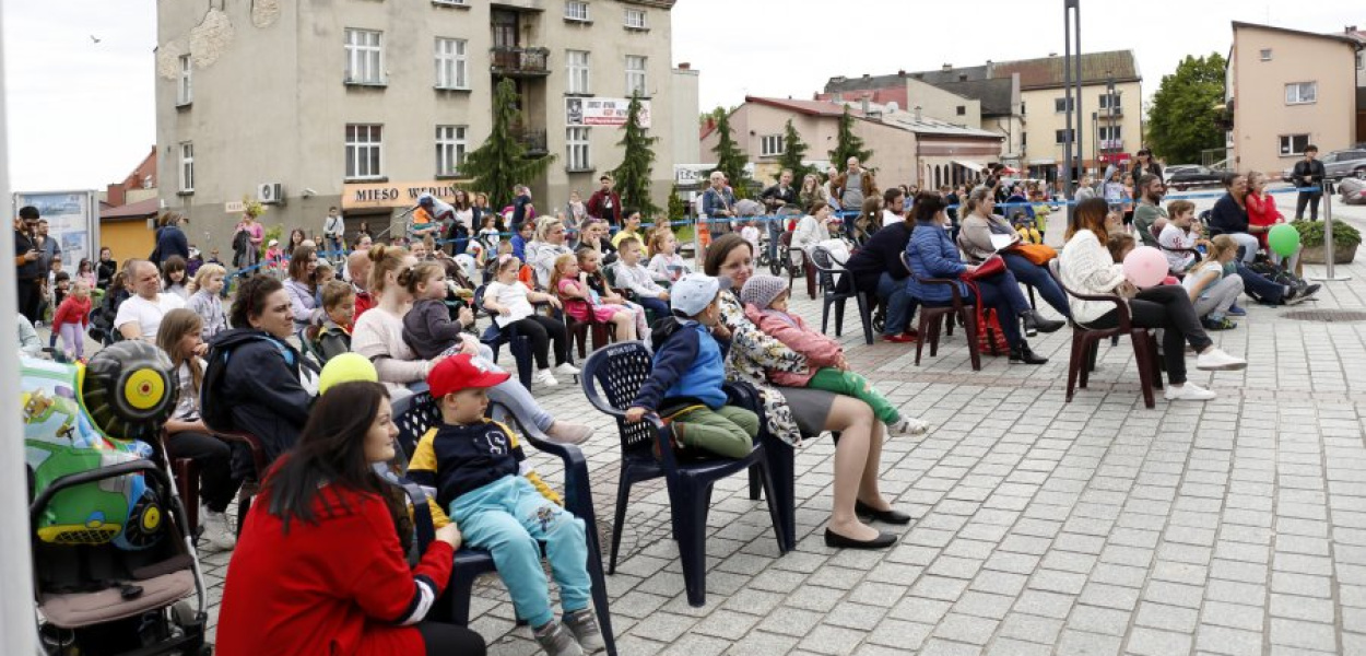 Wędrujące Podwórko wystartowało na pasażu za domem kultury                         fot. Paulina Lizurek