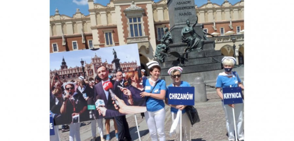 Reprezentantki chrzanowskiego szpitala udały się na solidarnościową manifestację pielęgniarek i położnych w Krakowie. FOT. z archiwum Doroty Mostowik