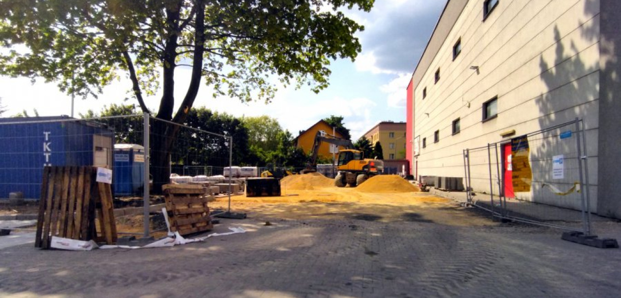 Budowa parkingów wraz z infrastrukturą przy trzebińskim Intermarche