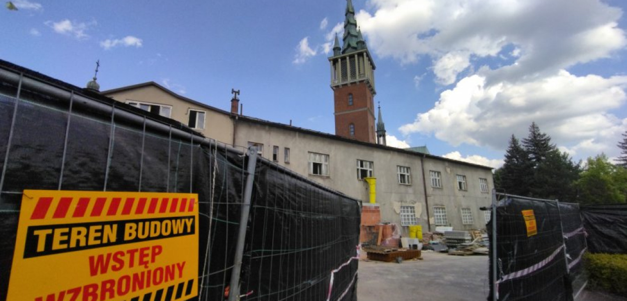 Remont dawnej drukarni wraz z plebanią na terenie klasztoru salwatorianów w Trzebini