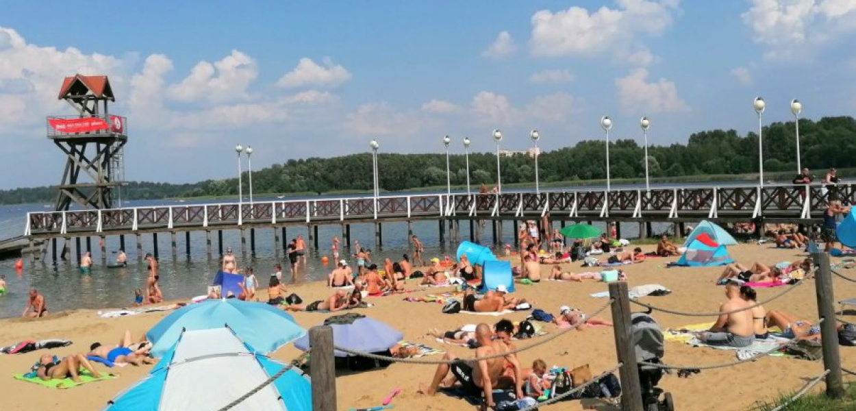 Atrakcją dla odwiedzających kąpielisko jest molo