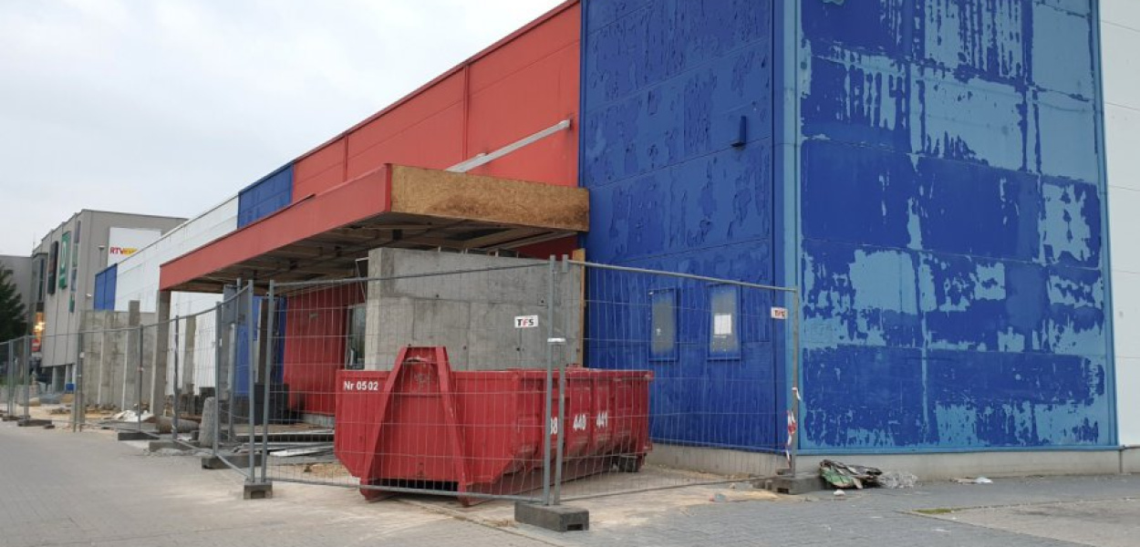 Obiekt po dawnym Tesco przechodzi remont