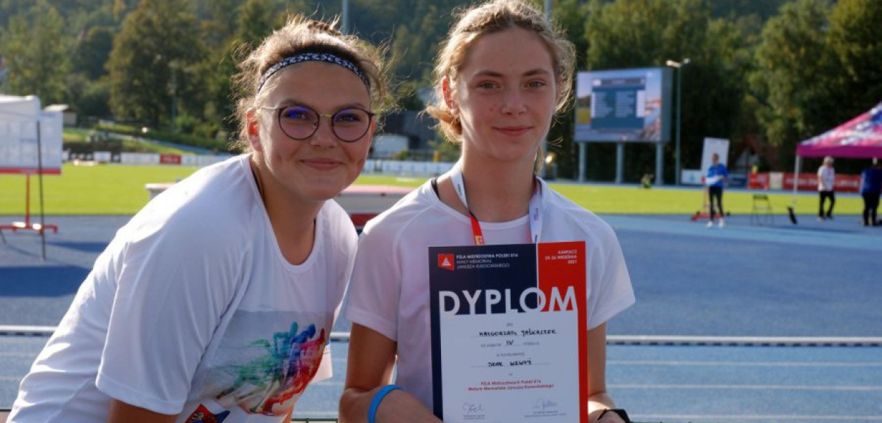 Małgorzata Jaśkaczek z dyplomem za czwarte miejsce, fot. udostępnione przez Ewę Sierkę 