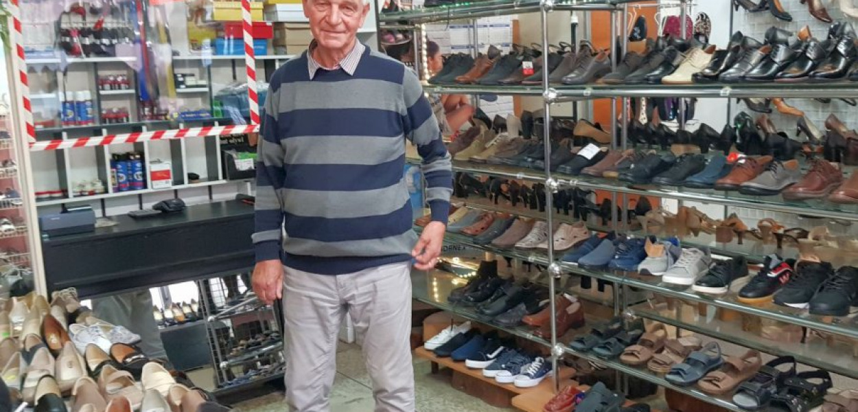 Zbigniew Krawczyk od 28 lat prowadzi w Chrzanowie sklep z butami 