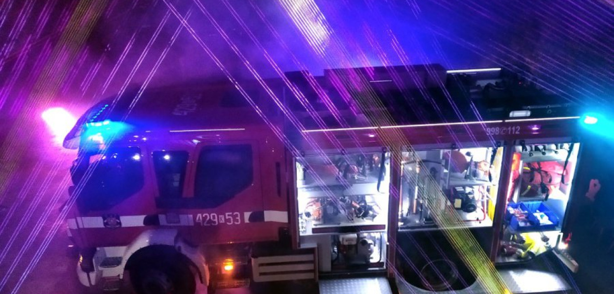 Nowy renault dla OSP Grojec podczas pokazu laserów