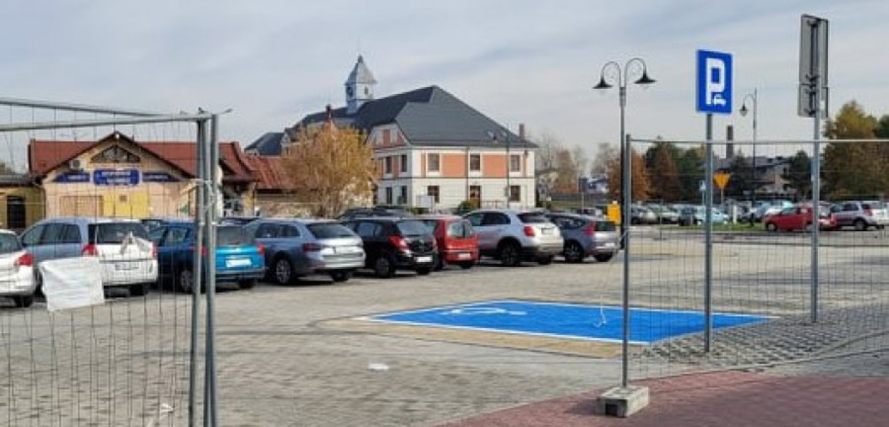 Nowy parking przy dworcu PKP w Trzebini
