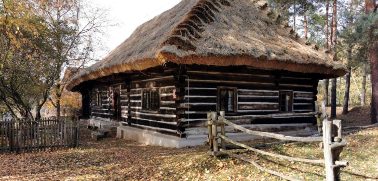 Chałupa z Przeciszowa, znajdująca się w skansenie w Wygiełzowie