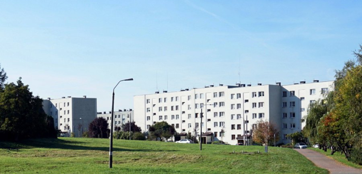 Nieruchomość między Pogorską a Kalinową na osiedlu Południe w Chrzanowie, gdzie gmina planuje budowę trzech bloków