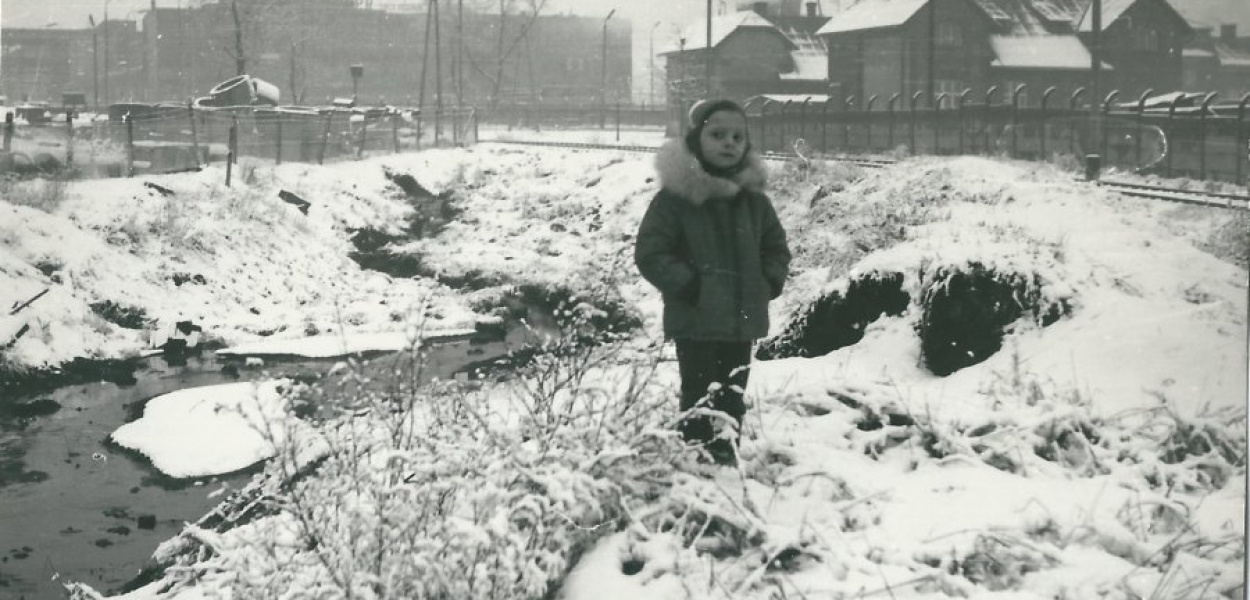 Córka Ireny Palińskiej - Beatka, 1971 rok, Trzebinia, w tle Huta