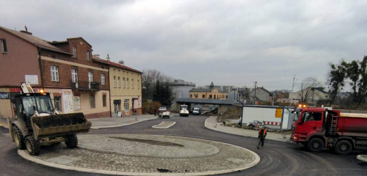 Nowe rondo na Krakowskiej w Chrzanowie i przebudowany wiadukt kolejowy