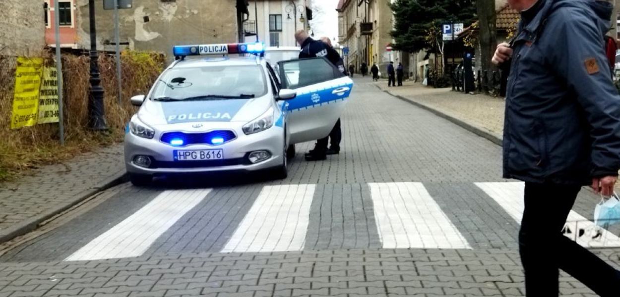 Teraz kierowca musi się zatrzymać przed pasami, widząc, że przechodzień chce na nie wejść