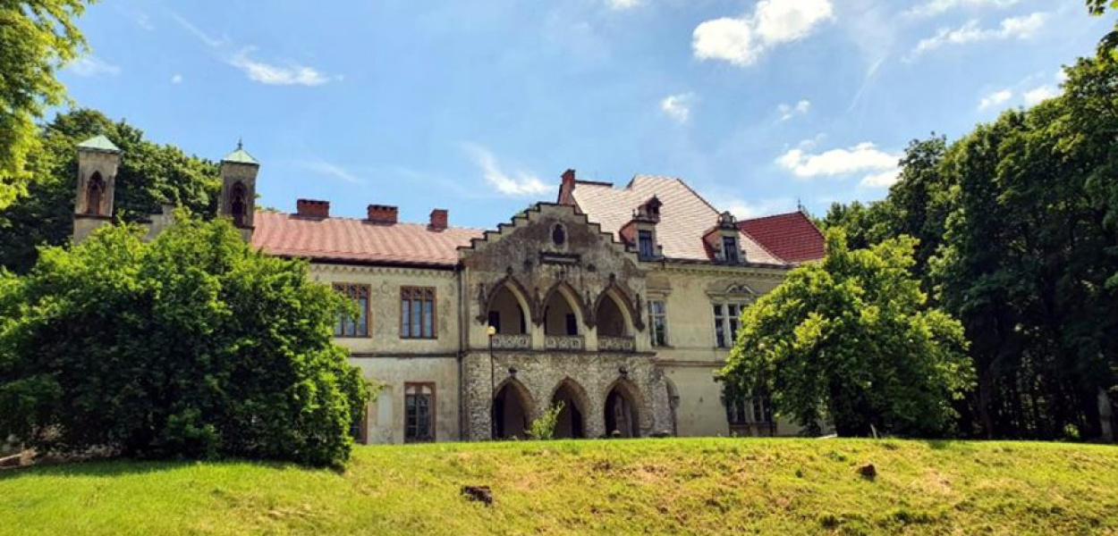 Pałac w Młoszowej przejdzie gruntowną termomodernizację. Fot. Materiały AGH w Krakowie