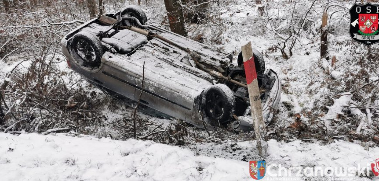 Sobotnie dachowanie przy DW 780 w Brodłach. FOT. OSP GROJEC