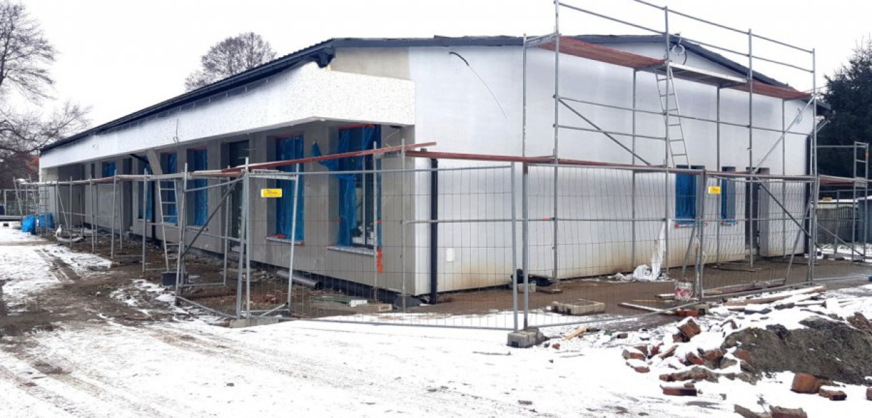Budynek LKS Tęcza Tenczynek. FOT. Jerzy Wnęk