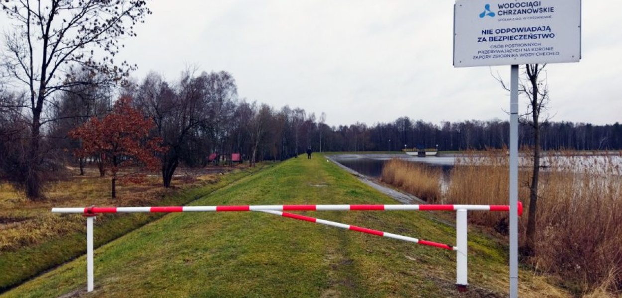 Jest zakaz jazdy po wałach pojazdami mechanicznymi