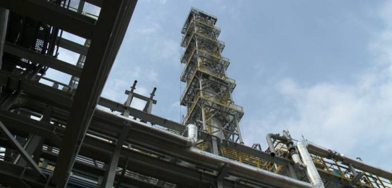 Trzebinia. Trwają próby zniwelowania uciążliwego zapachu z instalacji glikolu w rafinerii Fot. Orlen Południe