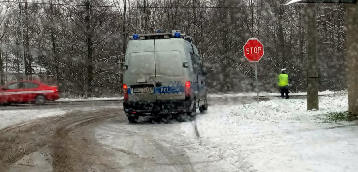 Kontrola drogowa prowadzona przy Krakowskiej w Alwerni. Zdjęcie przysłane przez Czytelnika