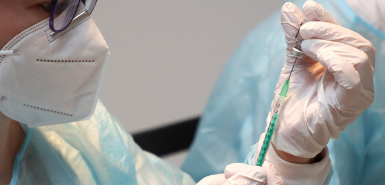 Dyrekcja szpitala będzie zbierać oświadczenia od pracowników medycznych w sprawie szczepień