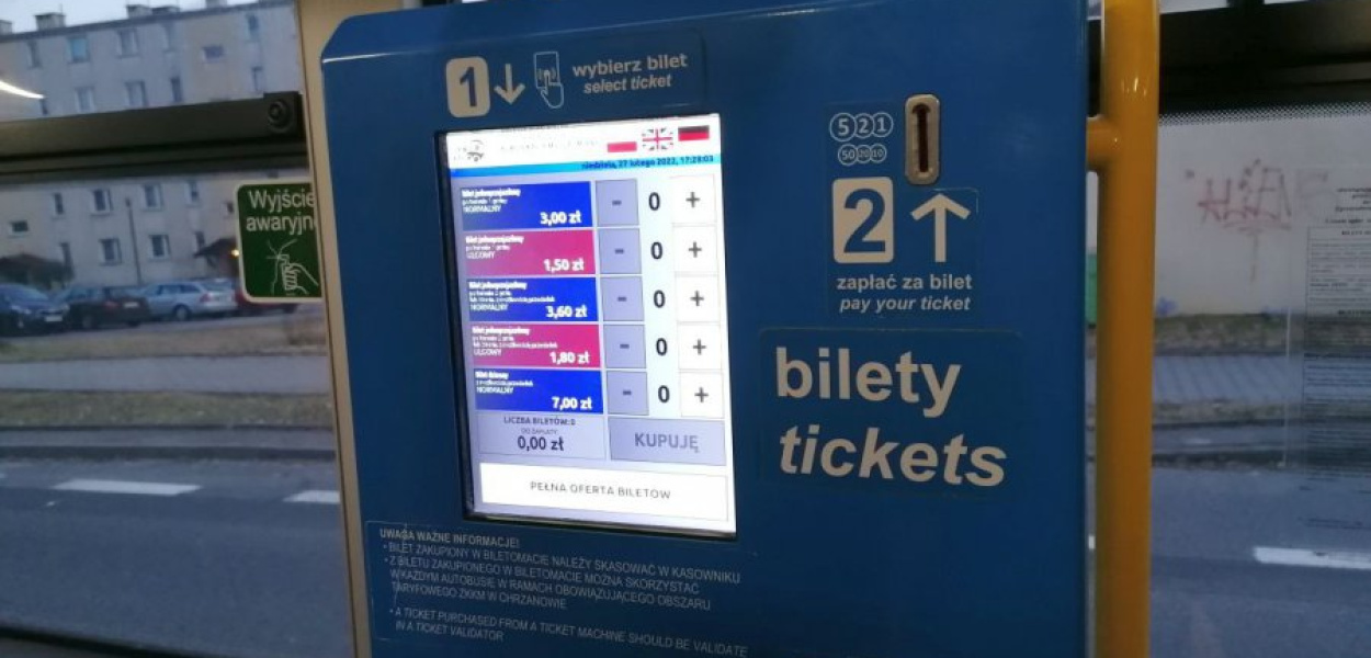 W teorii zakup biletu w tym urządzeniu jest dośc prosty