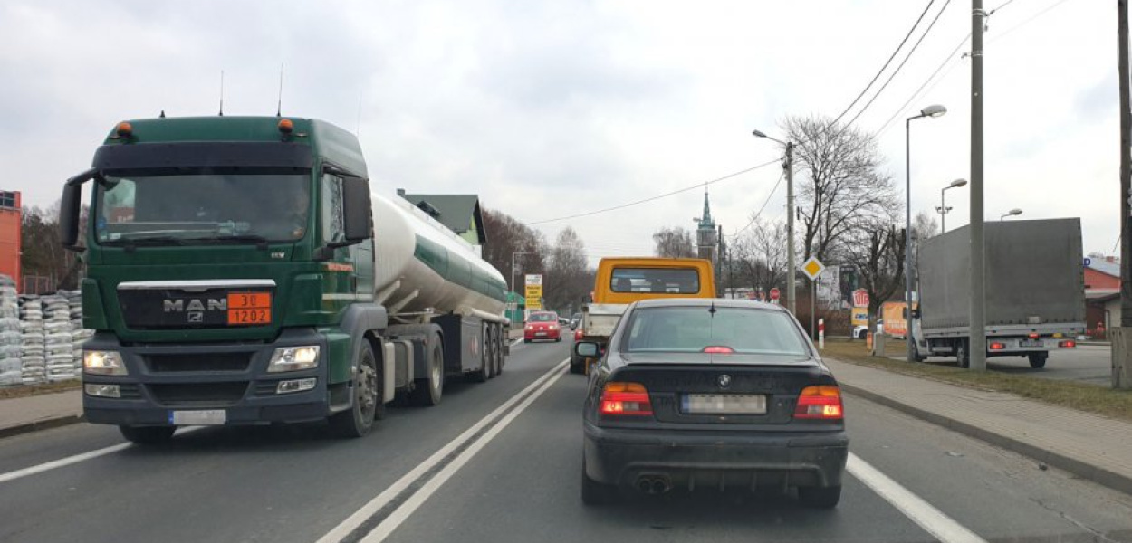 W poniedziałek przed południem na ul. Długiej tworzyły się korki