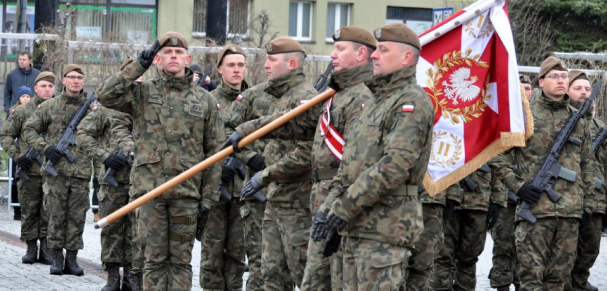 Żołnierze WOT złożyli przysięgę na placy Tysiąclecia w Chrzanowie