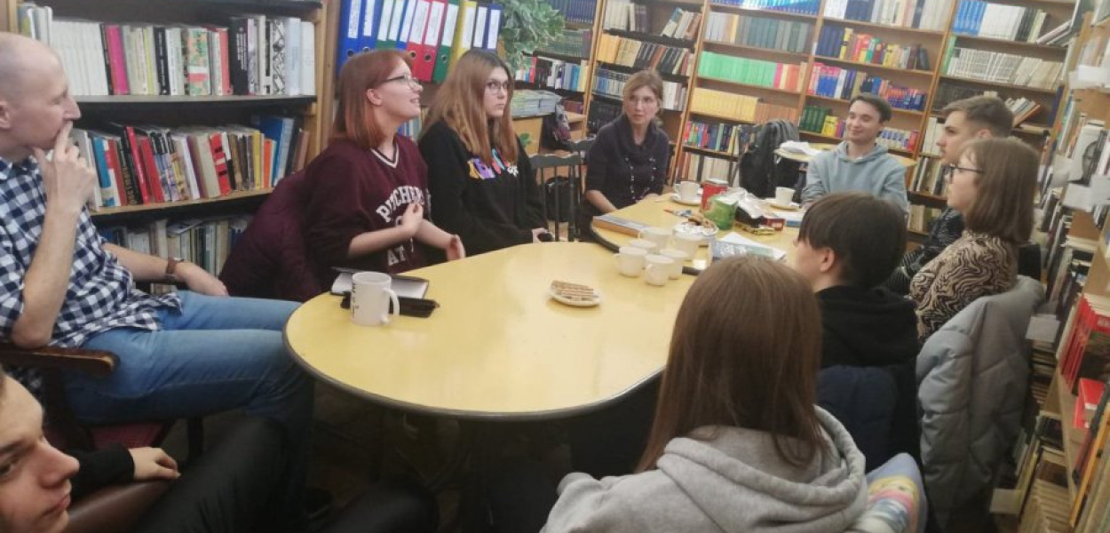 Dyskusyjne Kluby Książki odbywały się pod hasłem: &quot;60 minut na kulturę&quot;. Fot. ZSE-CH