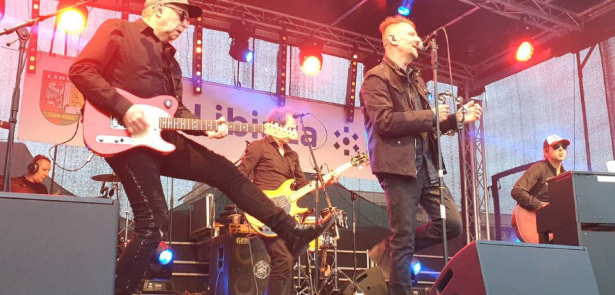 Sztywny Pal Azji na scenie w Libiążu
