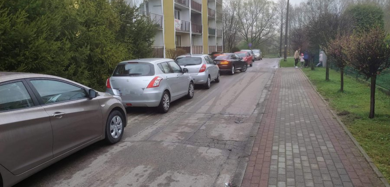 Tak wygląda w tygodniu droga pożarowa pod PS nr 4 w Chrzanowie. Fot. Archiwum Czytelnika