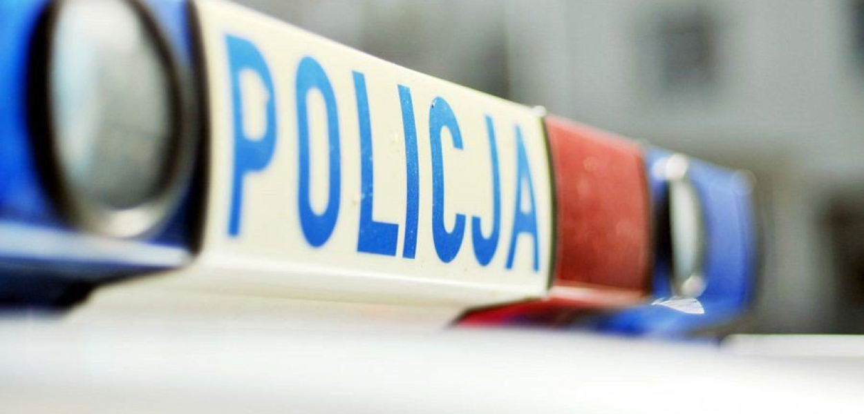 Nietrzeźwy kierowca wypadł z drogi i uderzył w drzewo