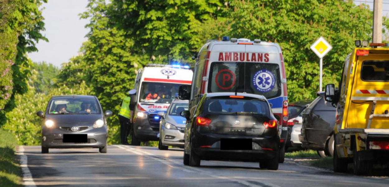 Interwencja pogotowia ratunkowego i policji na Sobieskiego w Płazie
